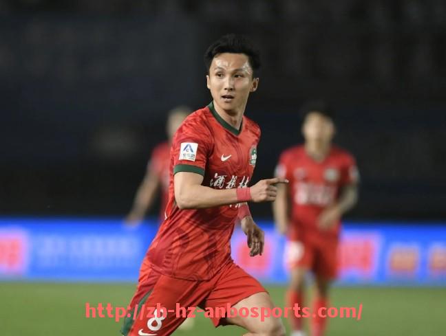 安博体育官网-法甲马赛前场压迫策略的效果与实施情况